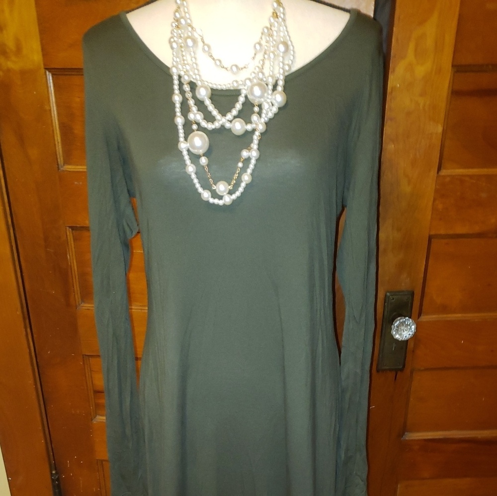 Deep green long sleeve maxi dress